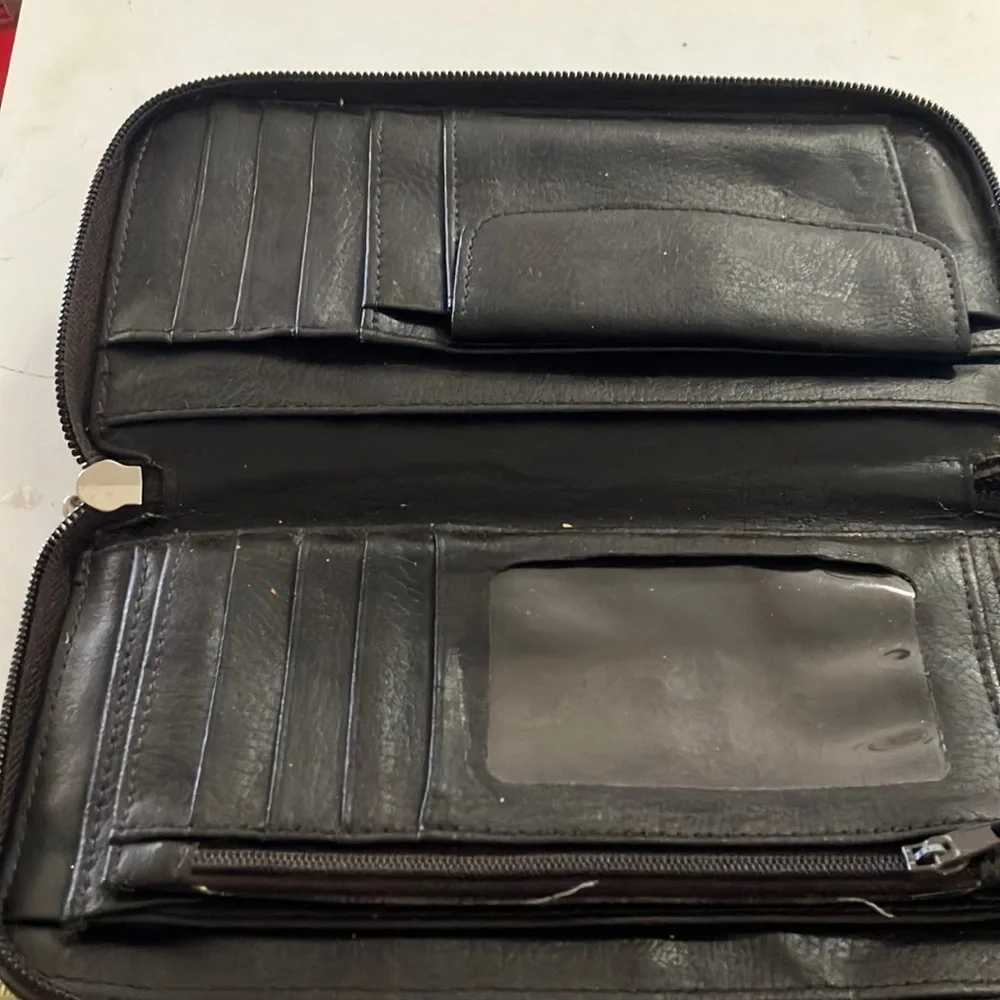 FINAL MARKDOWN Ladies Stone Mountain Black Leather Wallet